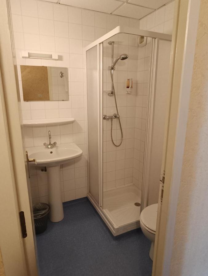 Chambre Chez Marie Et Didier 1 Minute A Pied Du Sanctuaire De Lourdes Luaran gambar