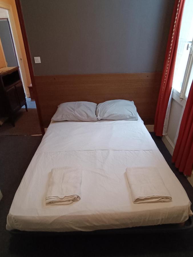 Chambre Chez Marie Et Didier 1 Minute A Pied Du Sanctuaire De Lourdes Luaran gambar