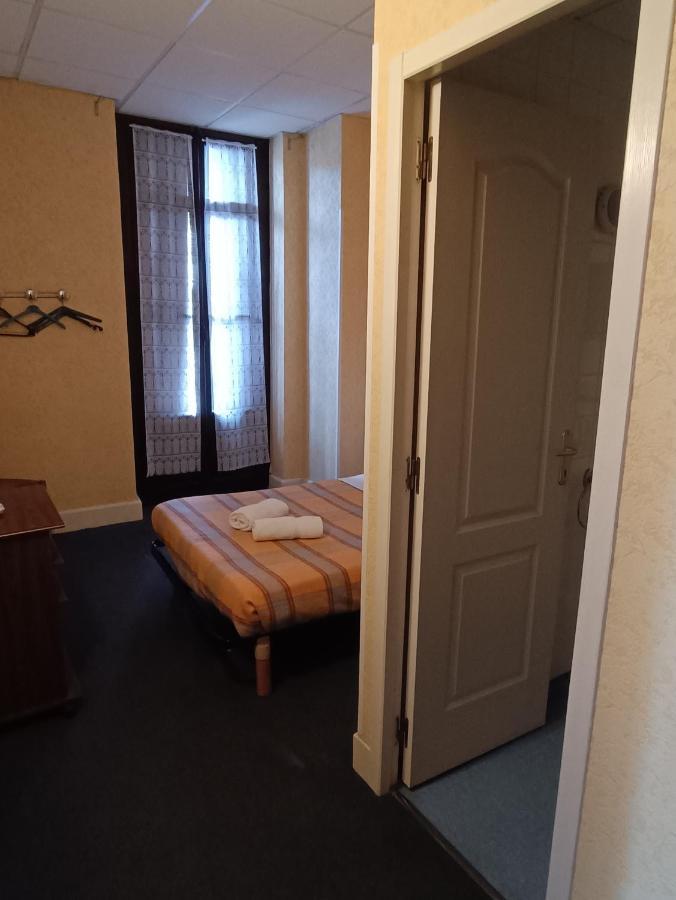 Chambre Chez Marie Et Didier 1 Minute A Pied Du Sanctuaire De Lourdes Luaran gambar