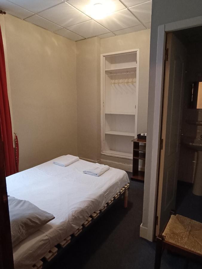 Chambre Chez Marie Et Didier 1 Minute A Pied Du Sanctuaire De Lourdes Luaran gambar