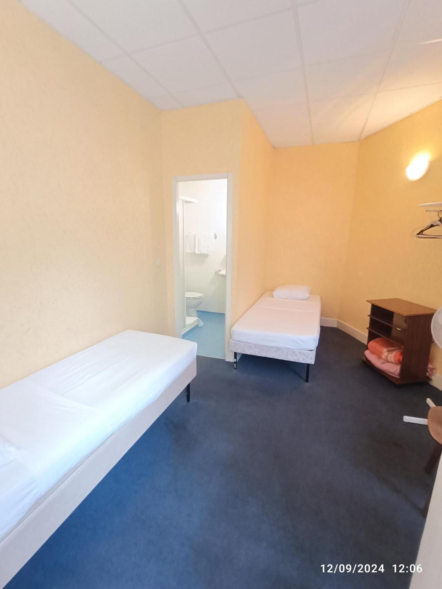 Chambre Chez Marie Et Didier 1 Minute A Pied Du Sanctuaire De Lourdes Luaran gambar