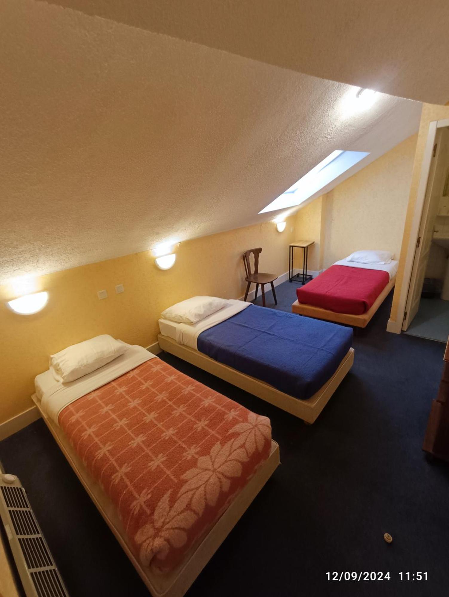 Chambre Chez Marie Et Didier 1 Minute A Pied Du Sanctuaire De Lourdes Luaran gambar
